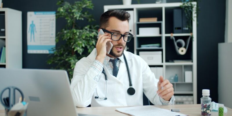 Dr Michel Cymes et les défis de l&rsquo;innovation e-santé en France