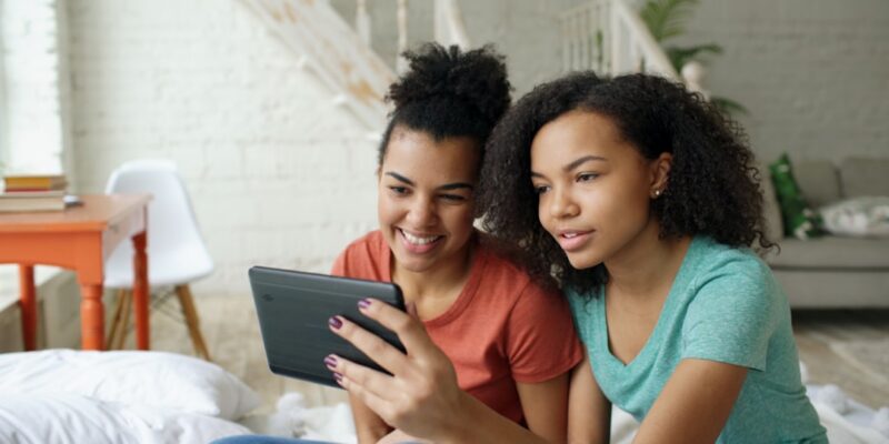 E-sante: 88% des adolescents consultent internet avant les medeci