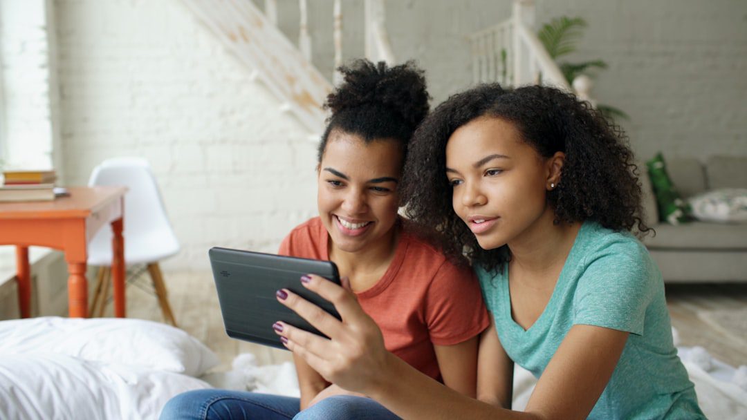 E-sante: 88% des adolescents consultent internet avant les medeci
